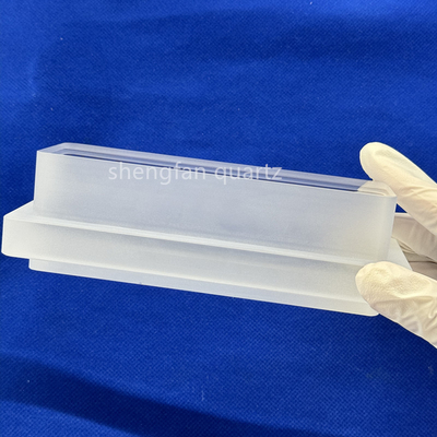 CNC-Ausbearbeitung von Quarz-Schrittblechen mit hoher Lichtübertragung