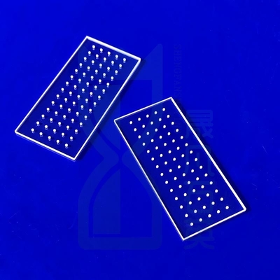 Hohe Reinheit, hohe Temperatur, UV-Fenster, perforierte Quarzglasplatte