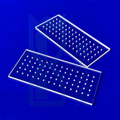 Hohe Reinheit, hohe Temperatur, UV-Fenster, perforierte Quarzglasplatte