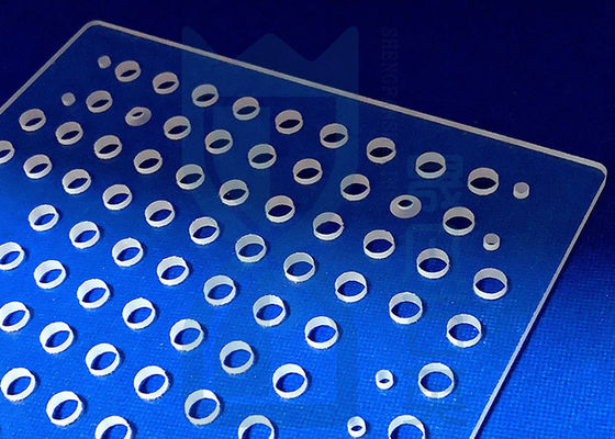 Präzisions-Glasbearbeitungs-Quarz-Glas-Substrate der hohen Qualität transparente mit Laser-Bohrlöchern